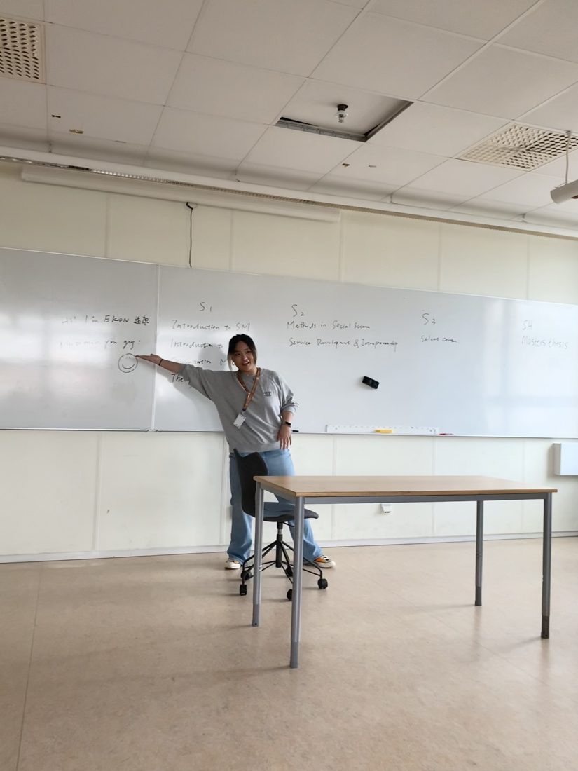 Ekon introducing the Service Management master's programme as a student ambassador