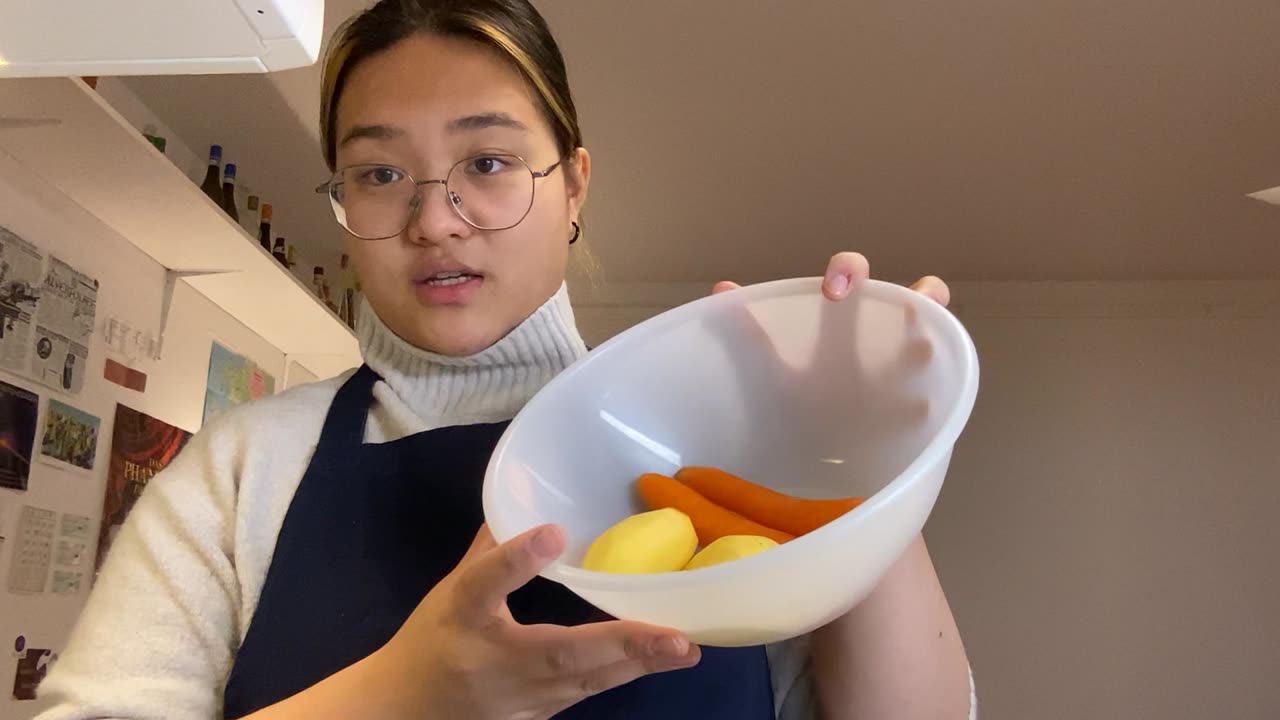 Cooking reel: Qishan saozi noodles, filmed in a student kitchen